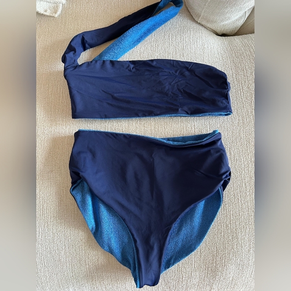 Bikini - Picture 3 of 5